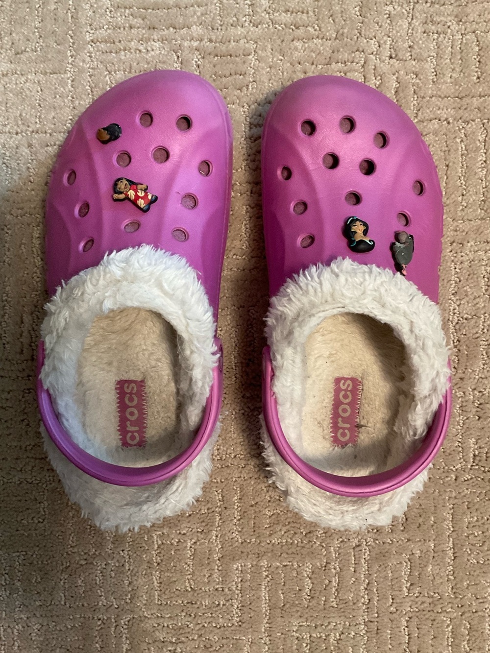 CROCS Pink Classic Lined Baya Clogs White Faux Fur Charms Women 7 EUC Cozy Girl - Picture 3 of 8